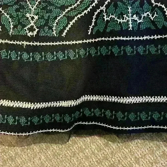 Embroidered boho peasant A-Line green and black gathered waistline size 8 skirt. - Picture 4 of 13